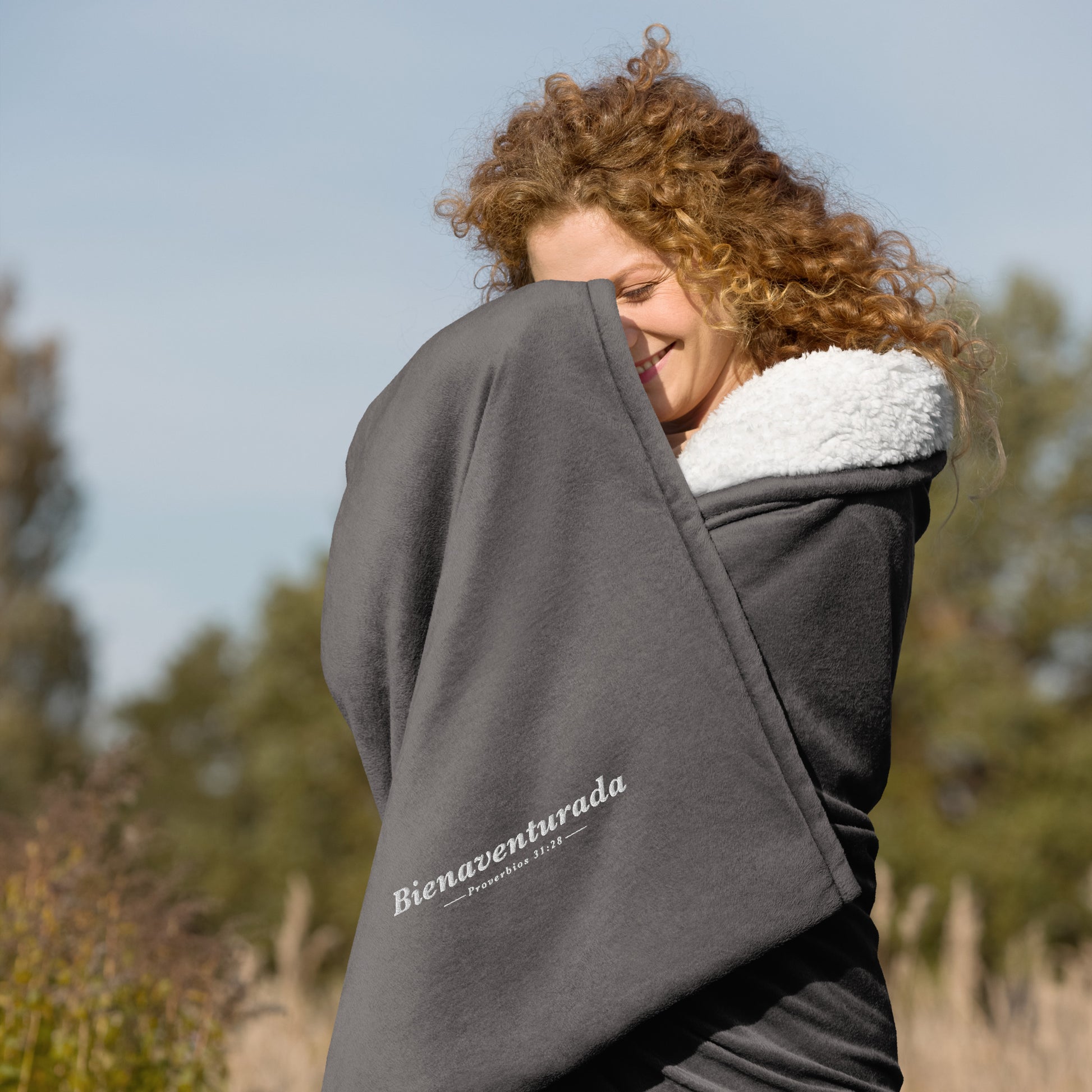 "Bienaventurada" - Bordado - Premium Sherpa Blanket